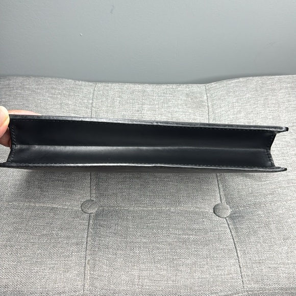 Louis Vuitton Epi Pochette Homme Clutch- Authentic in Black - Picture 12 of 16